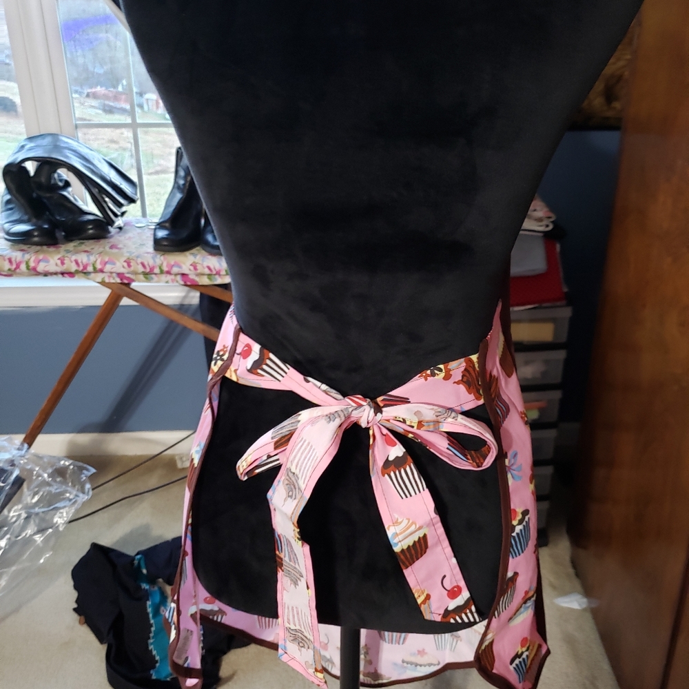 Beautiful Aprons - Picture 4 of 10